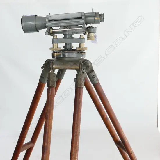 COOKE, TROUGHTON & SIMMS, YORK ENGLAND DUMPY LEVEL ON TRIPOD w MAHOG BOX